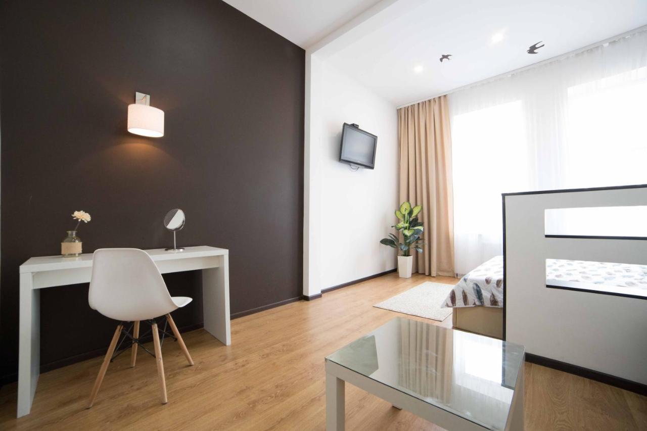 Apartment куліша 17 *